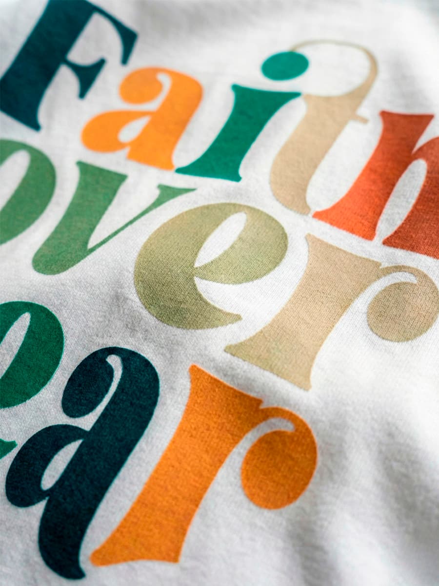 Camiseta Faith over Fear Colors