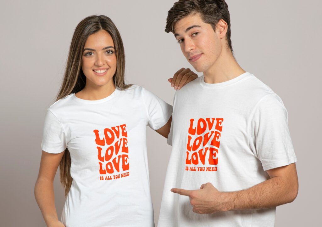 Camiseta Love is All you need